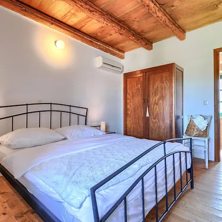 Сasa de vacaciones Marija - Roj422 By Interhome Žminj