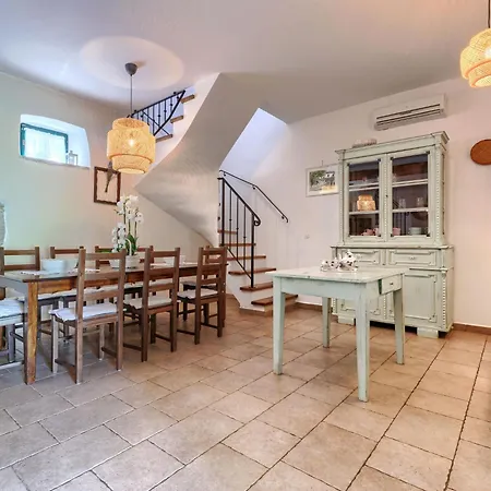 Marija - Roj422 By Interhome