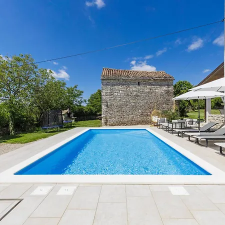 Marija - Roj422 By Interhome